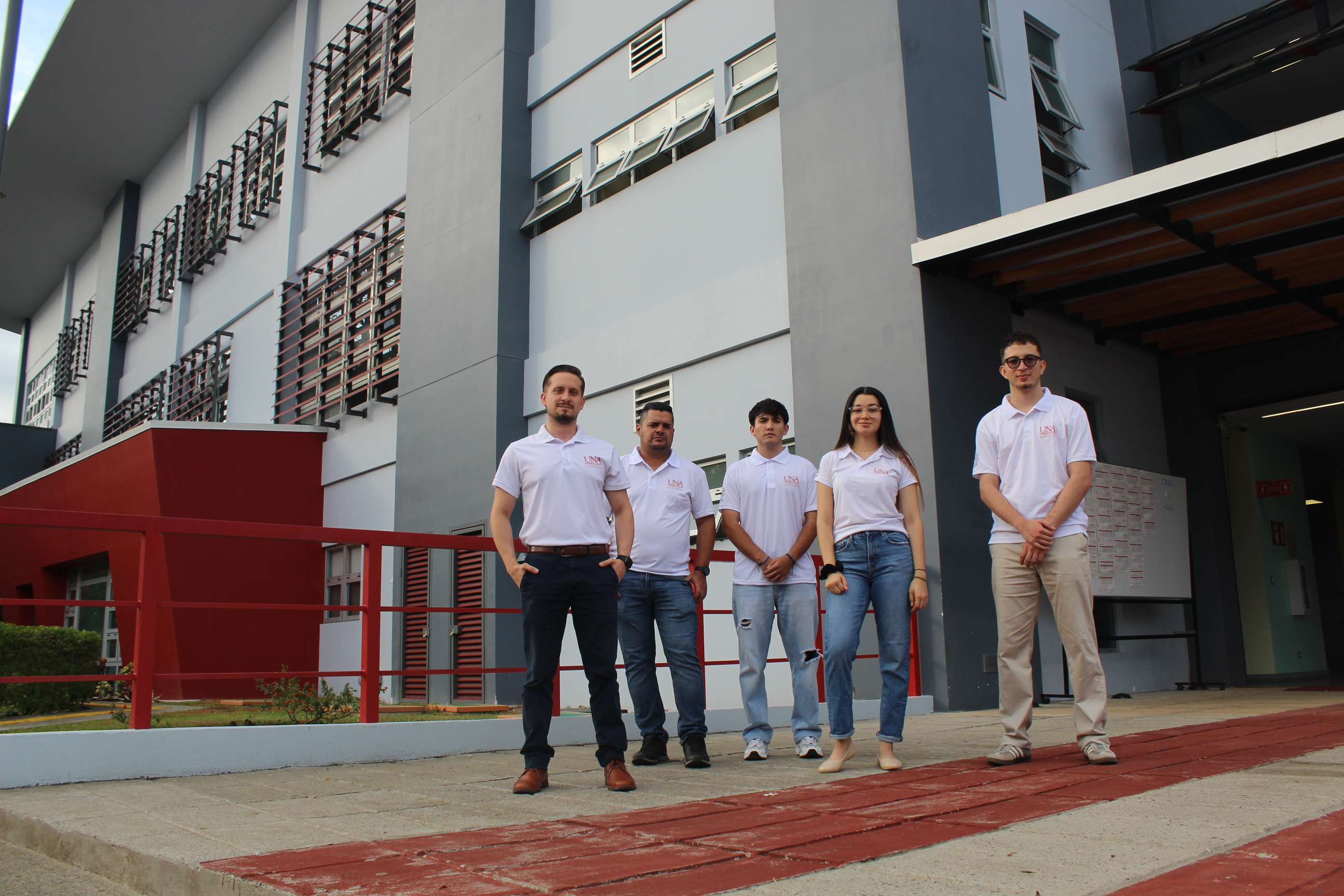 Foto de una parte del equipo del Observatorio Regional Brunca